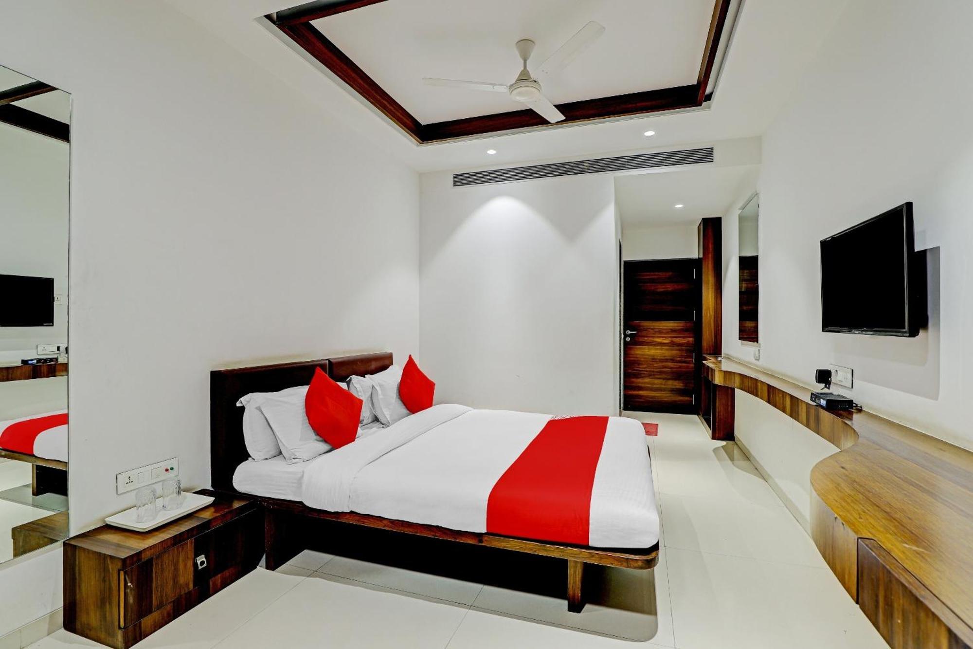 Hotel O Rishta And Jahan Banquet And Rooms Bhatha Exterior photo